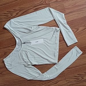 Scoop Neck Long Sleeve